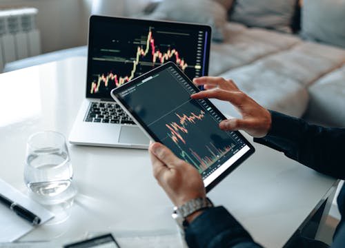 pexels-alphatradezone-5833302